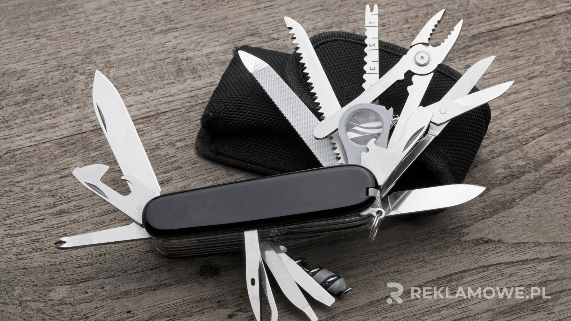 Noże reklamowe używane w kreatywny sposób