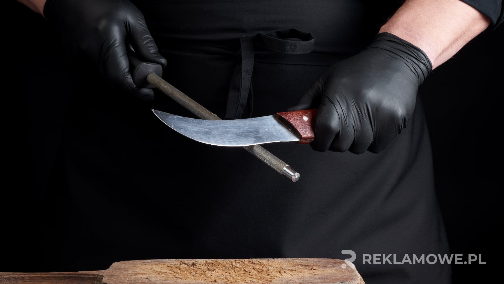 Wybór materiałów na noże reklamowe – kluczowe informacje Różnorodne materiały używane do produkcji noży reklamowych